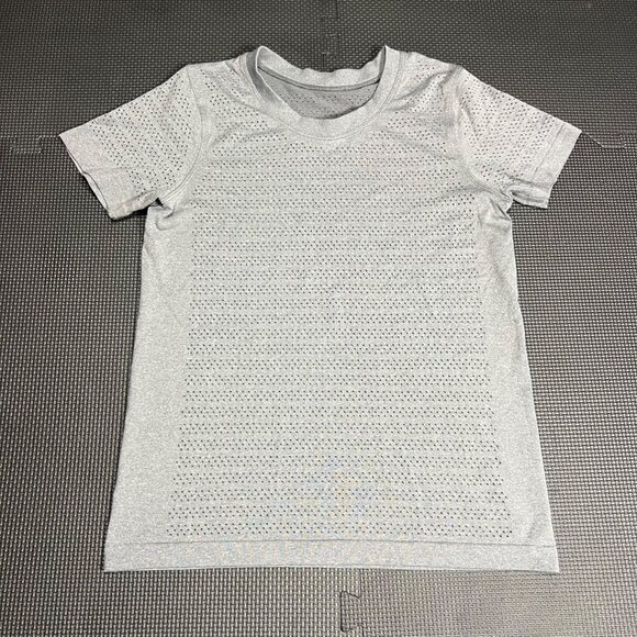 Lululemon Tops - Lululemon Gray Perforated Short Sleeve Activewear T-Shirt Womens Size S